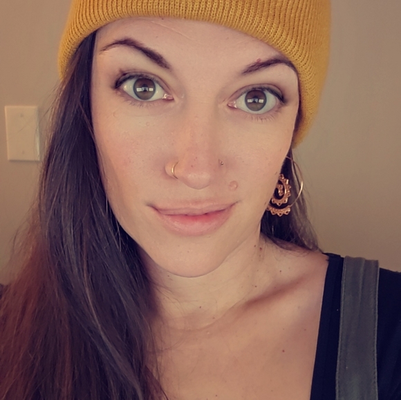 Meet your Posher, Amy - Picture 1 of 1